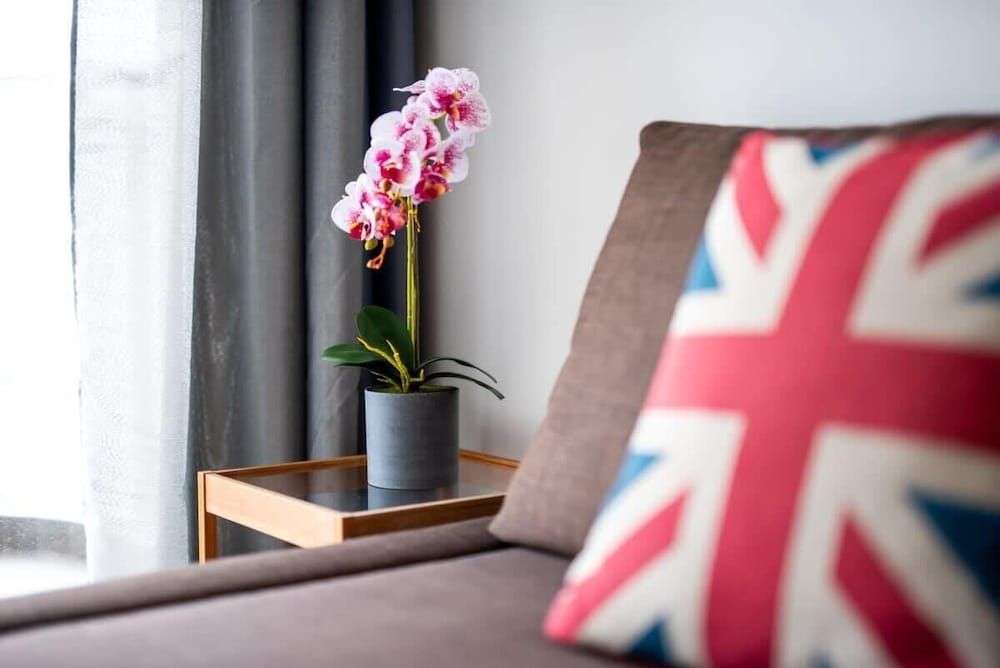 A Stylish 2BR Suite, Water Views, Free Parking Apartment (2 Bedrooms) 13