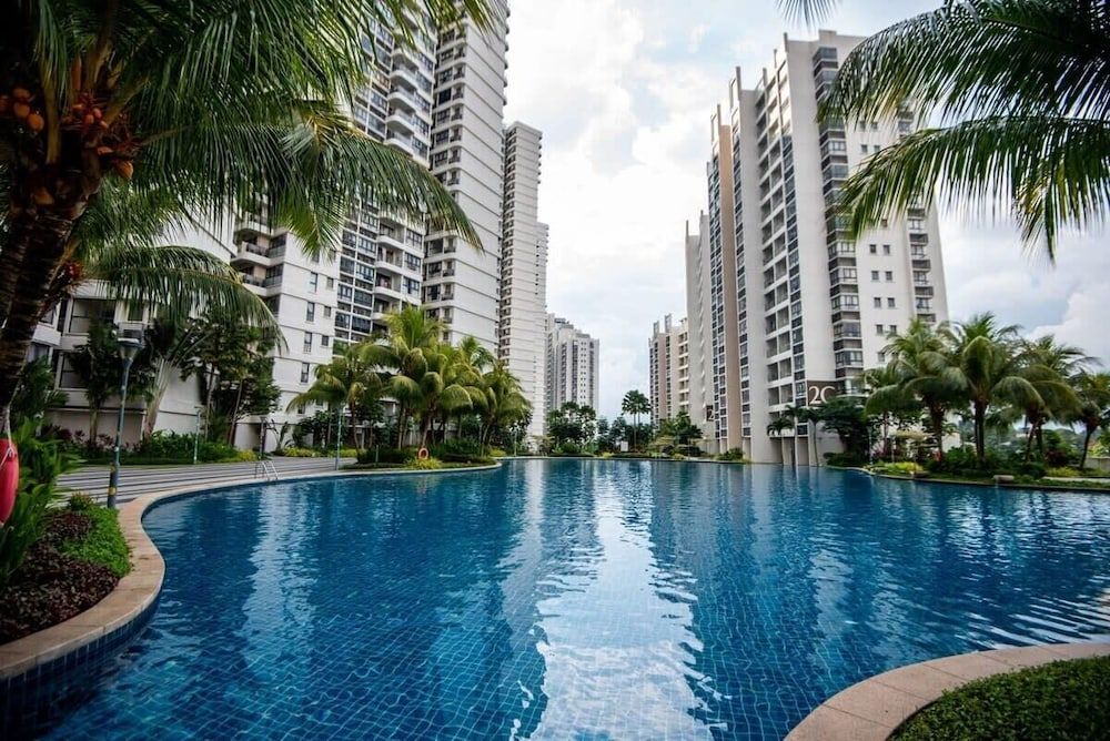 A Stylish 2BR Suite, Water Views, Free Parking Apartment (2 Bedrooms) 35