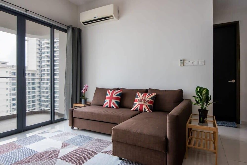 A Stylish 2BR Suite, Water Views, Free Parking Apartment (2 Bedrooms) 12