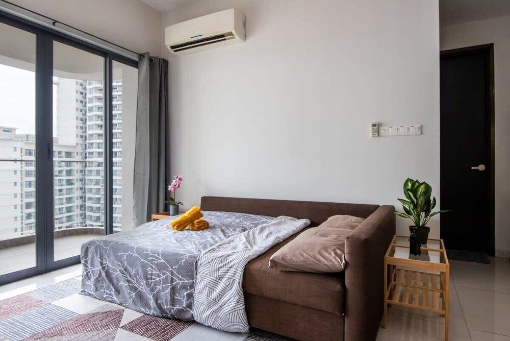 A Stylish 2BR Suite, Water Views, Free Parking Apartment (2 Bedrooms) 11