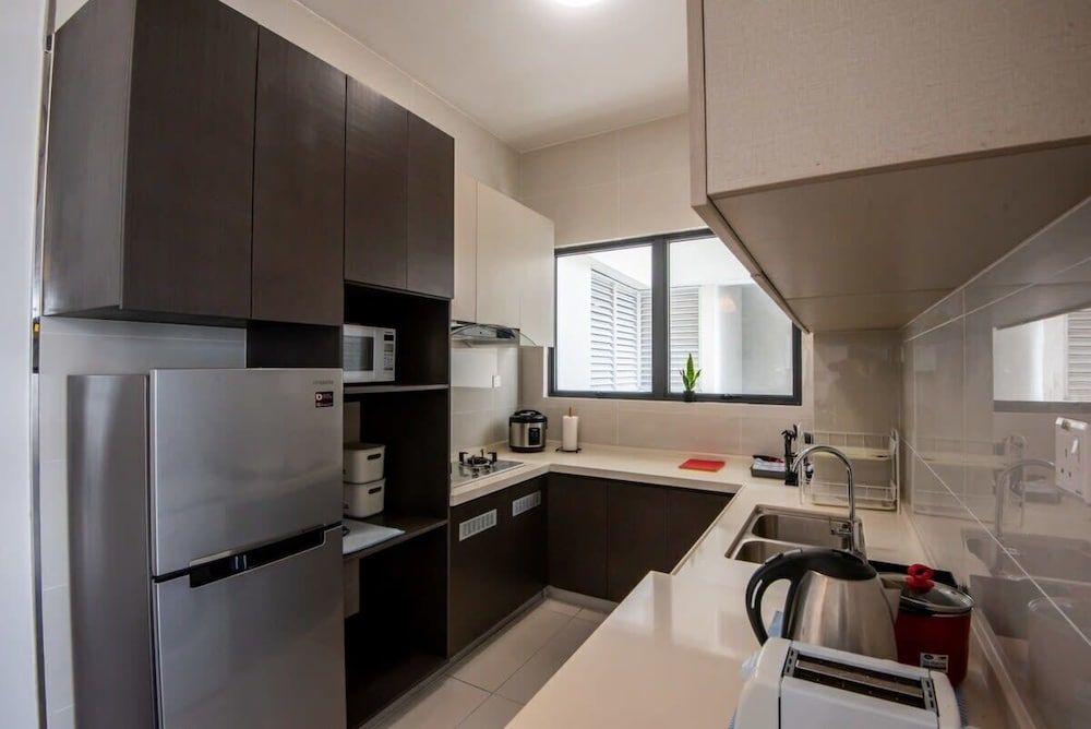 A Stylish 2BR Suite, Water Views, Free Parking Apartment (2 Bedrooms) 10