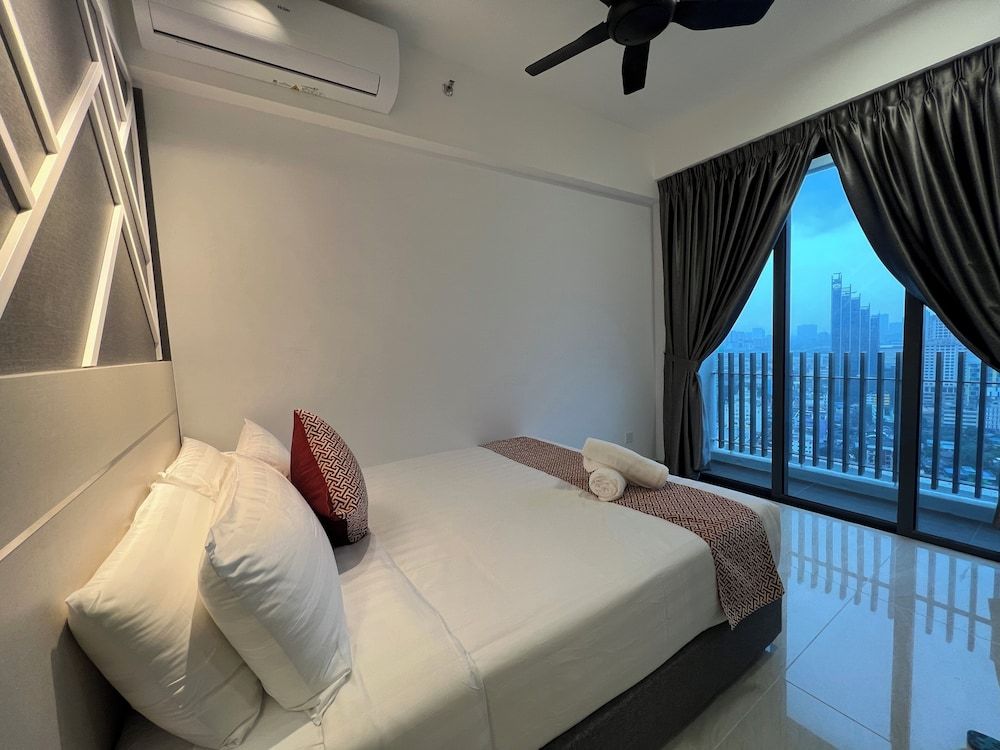 The Colony By Infinitum Flixses Family Studio Suite, Balcony, City View 4