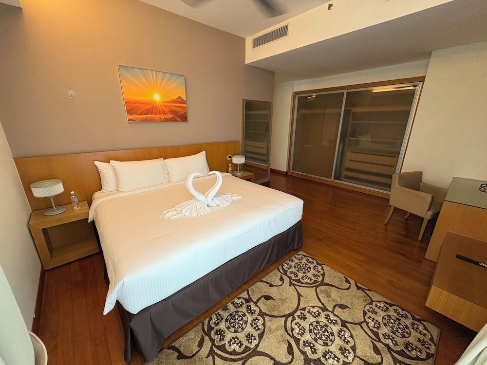 SKY Penthouse Four-Bedroom