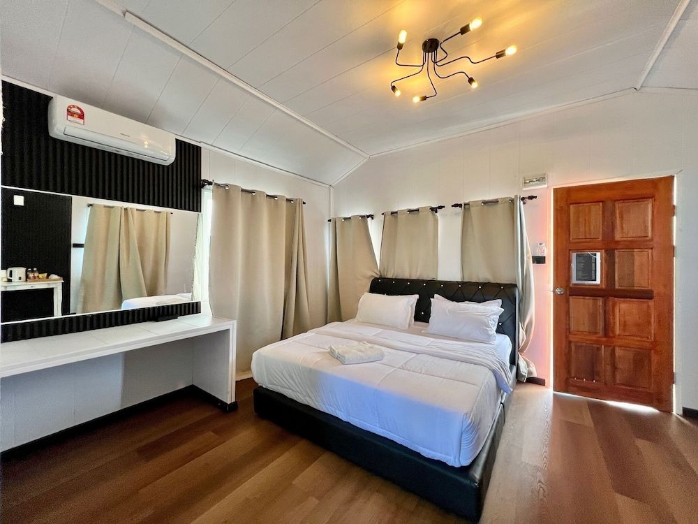 Semporna Water House Basic Double or Twin Room, Ocean View 5