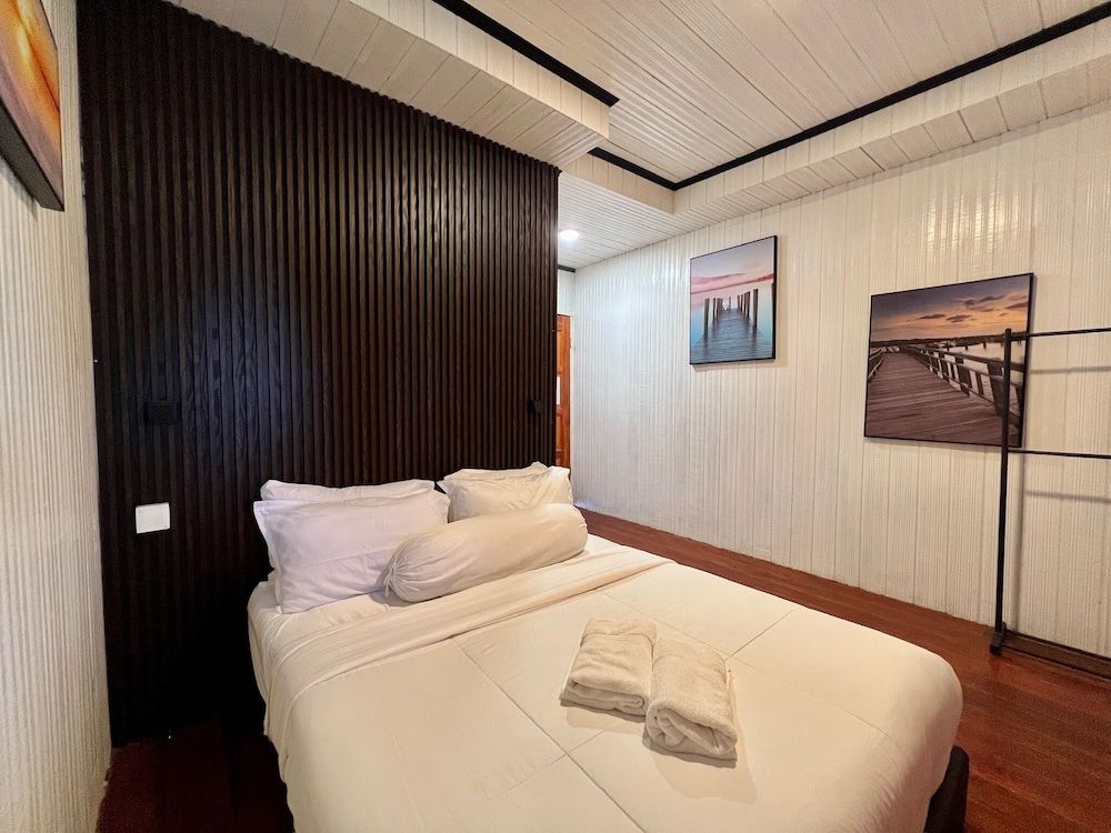 Semporna Water House Basic Double or Twin Room, Ocean View 4