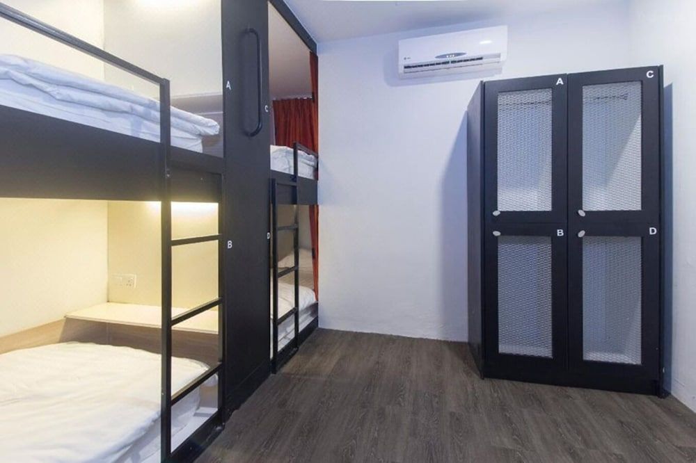 Private Quadruple Room with Shared Bathroom
