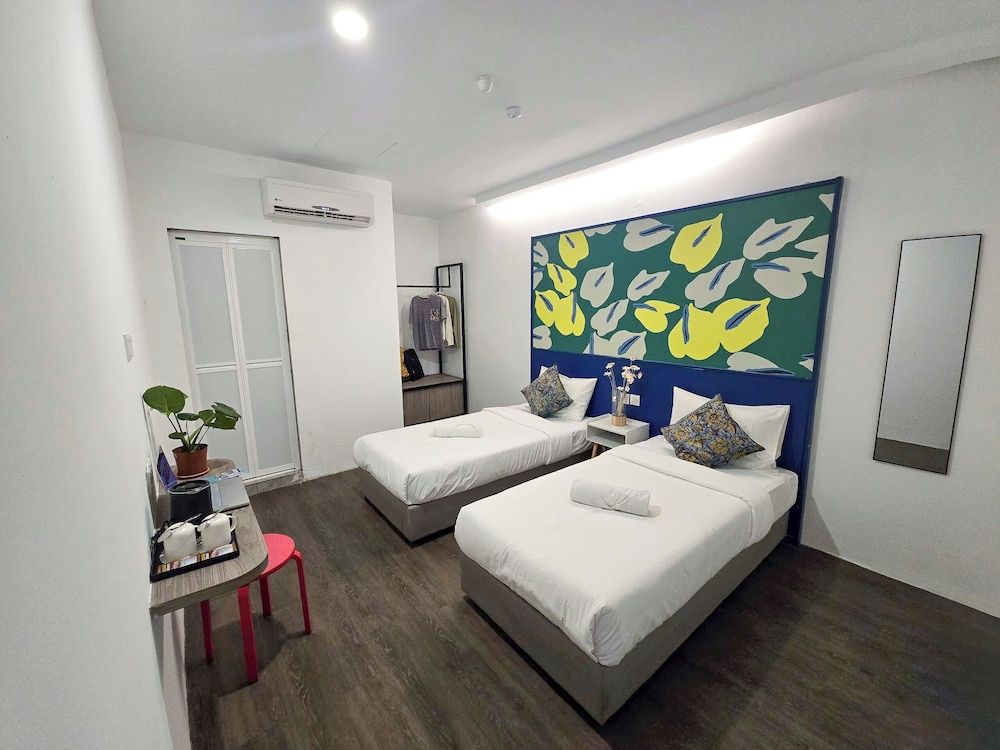 Twin Bedroom with Private Bathroom