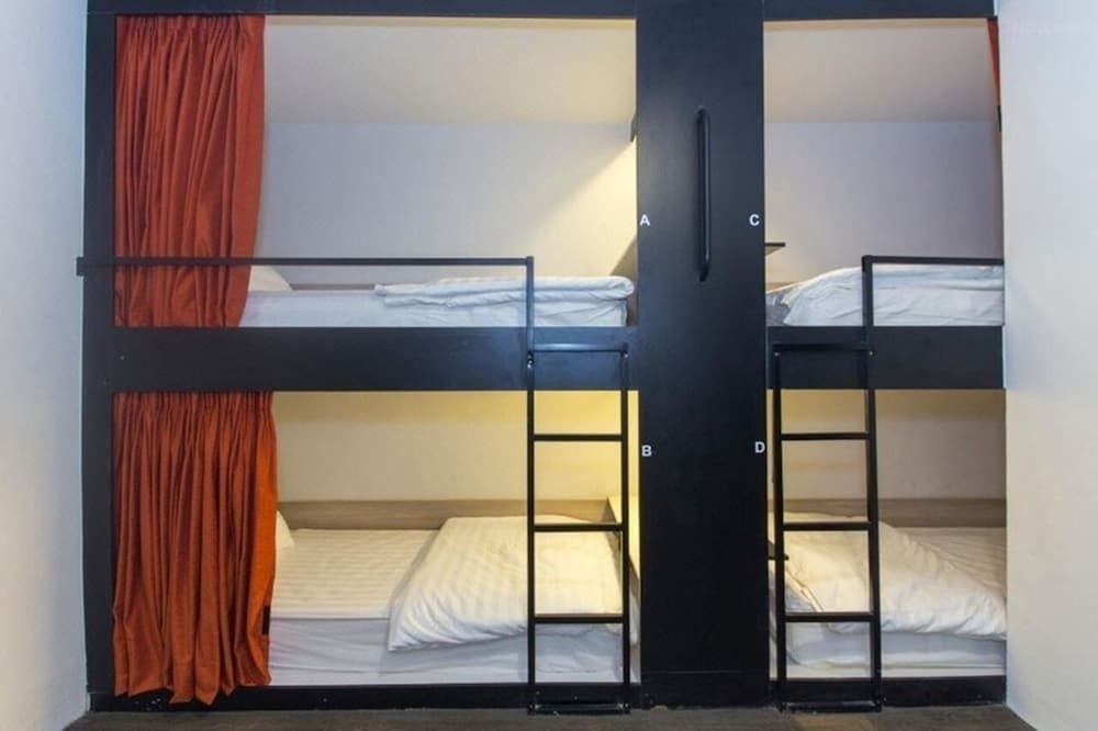 Single Bed in Mixed Dormitory