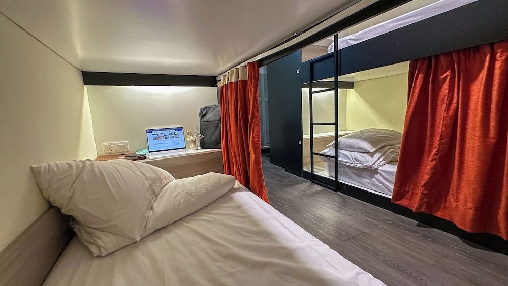 Single Bed in Mixed Dormitory