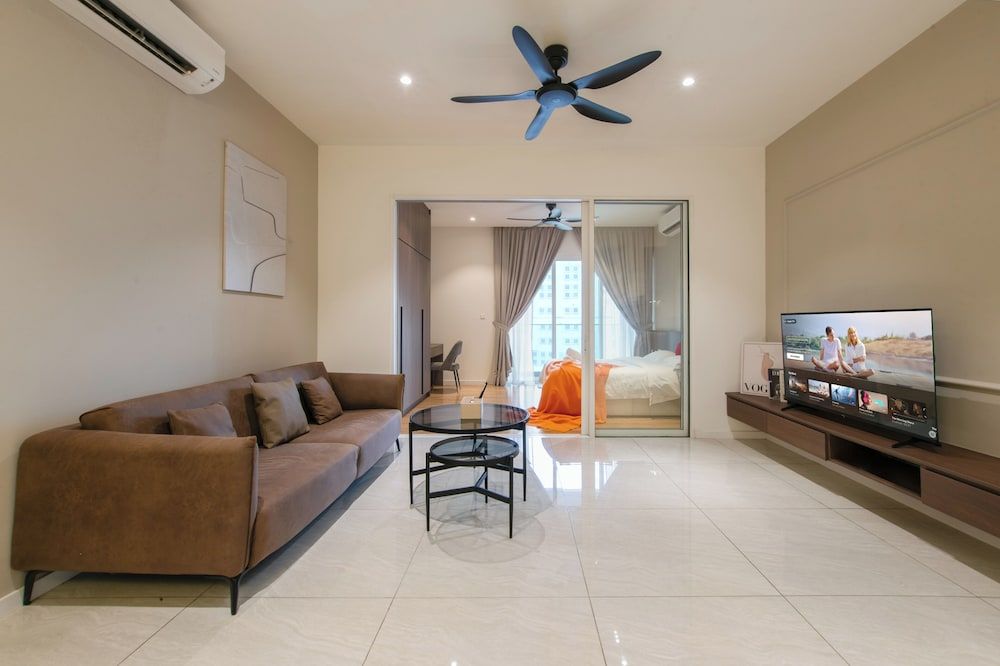 Comfort Studio Suite, 1 Queen Bed, Balcony, City View