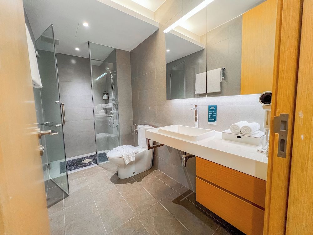 UH FLAT Hotels & Resorts WATERFRONT SIGNATURE 3 BEDROOM 5