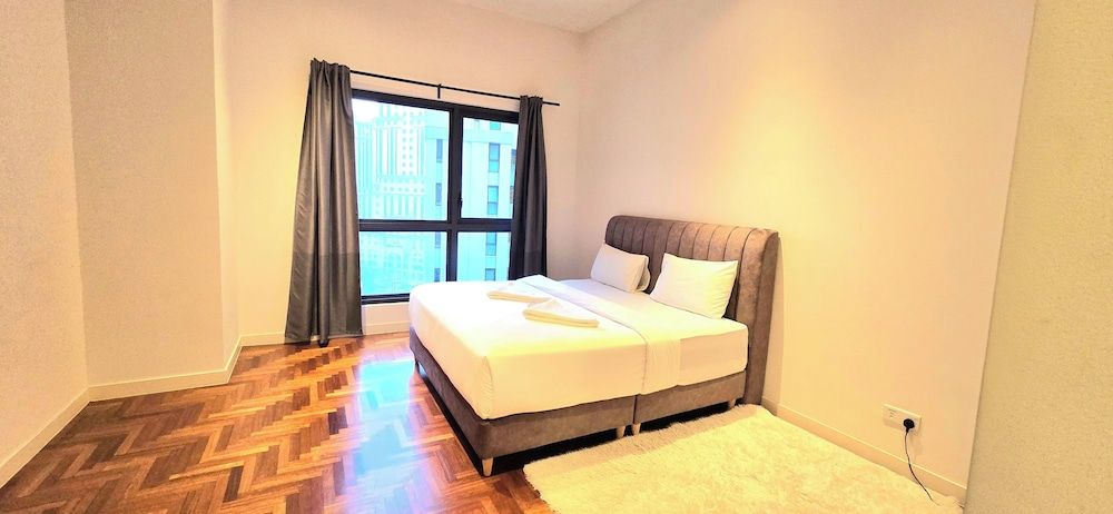 The Mews KLCC By Service Apartment Standard Apartment, 1 Bedroom, Balcony, City View 2