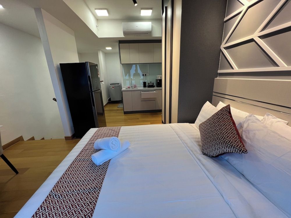 The Colony By Infinitum KLCC Aura Suites Deluxe Studio, City View 3