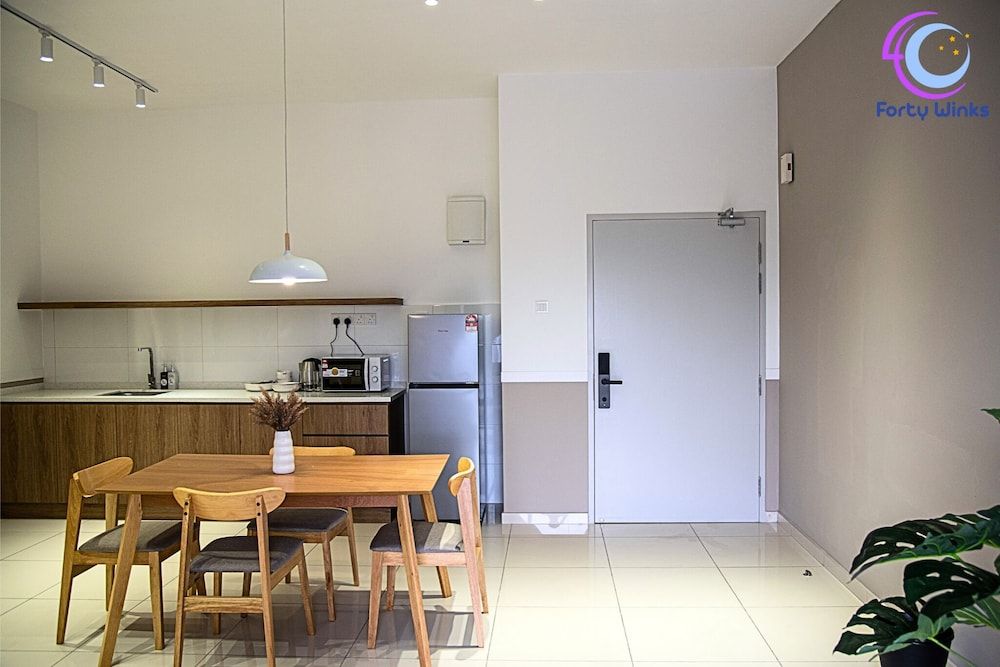 THE HORIZON IPOH BY 40 WINKS Grand Apartment, Balcony, City View 9