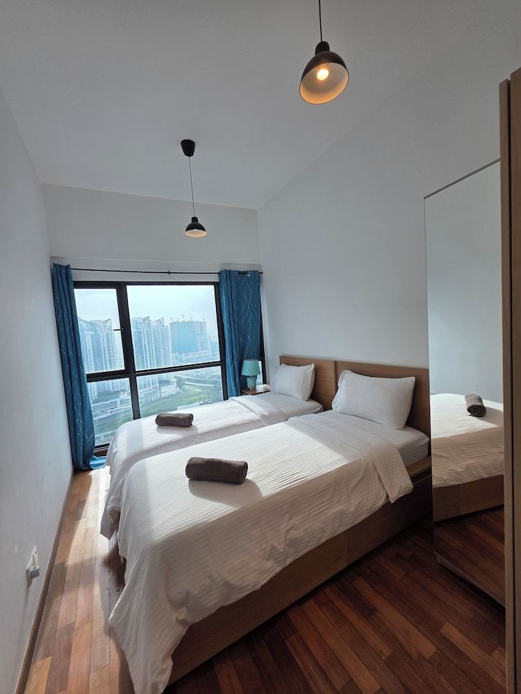 Reizz Residence by Perkasa Ikon Standard Apartment, Balcony, City View 5