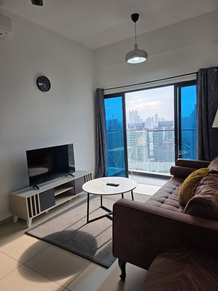 Reizz Residence by Perkasa Ikon Standard Apartment, Balcony, City View 12