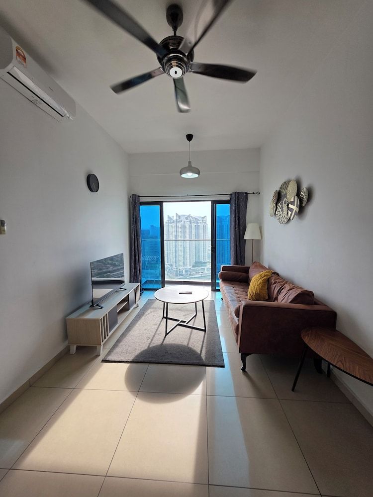 Reizz Residence by Perkasa Ikon Standard Apartment, Balcony, City View 13