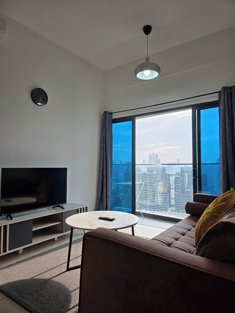 Reizz Residence by Perkasa Ikon Standard Apartment, Balcony, City View 15