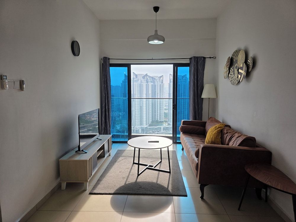 Reizz Residence by Perkasa Ikon Standard Apartment, Balcony, City View 14