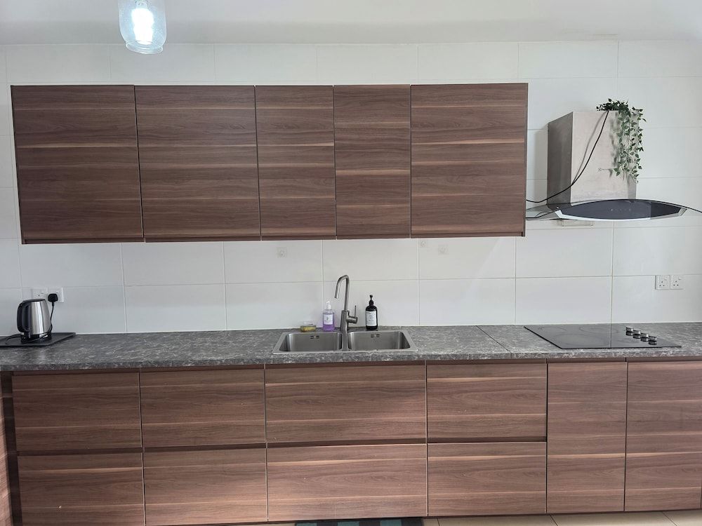 Reizz Residence by Perkasa Ikon Standard Apartment, Balcony, City View 9