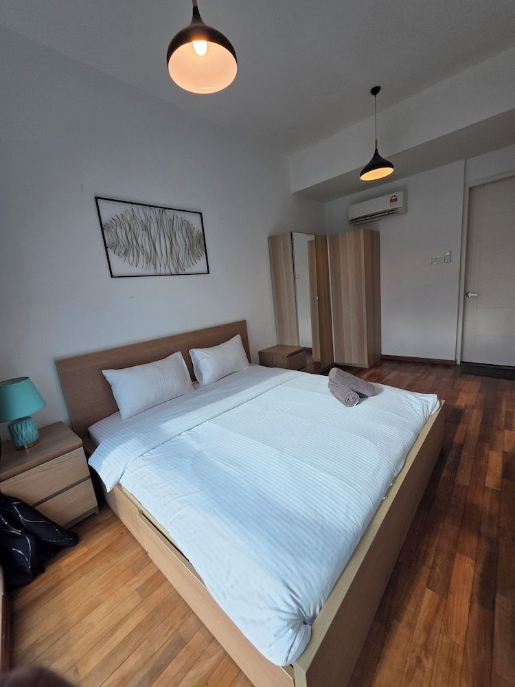 Reizz Residence by Perkasa Ikon Standard Apartment, Balcony, City View 2