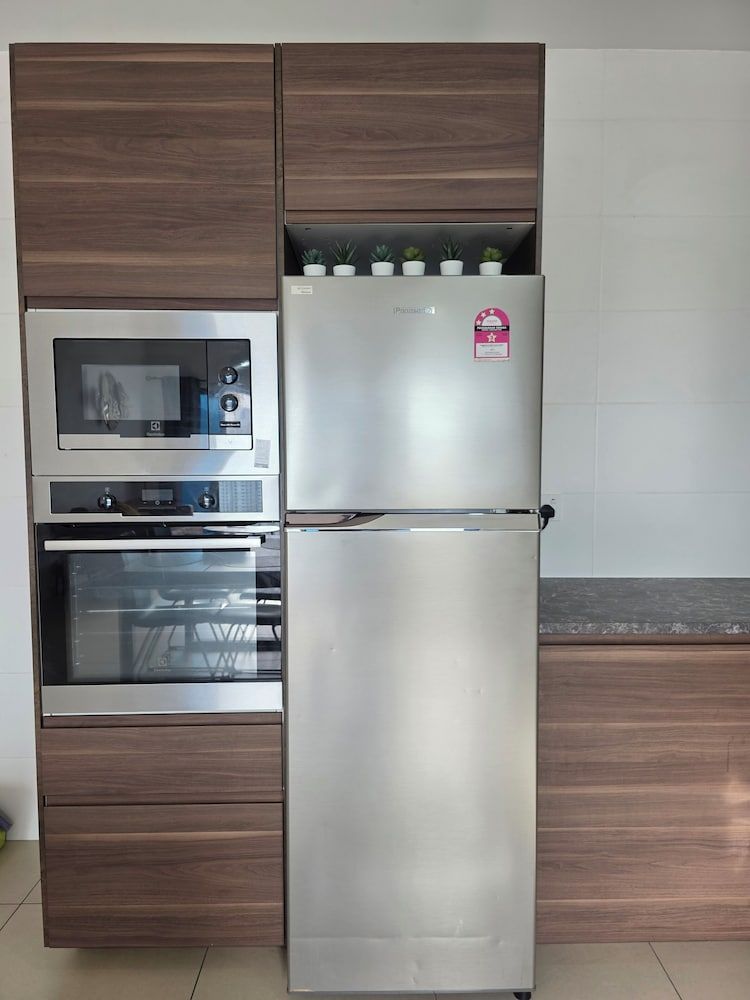 Reizz Residence by Perkasa Ikon Standard Apartment, Balcony, City View 11