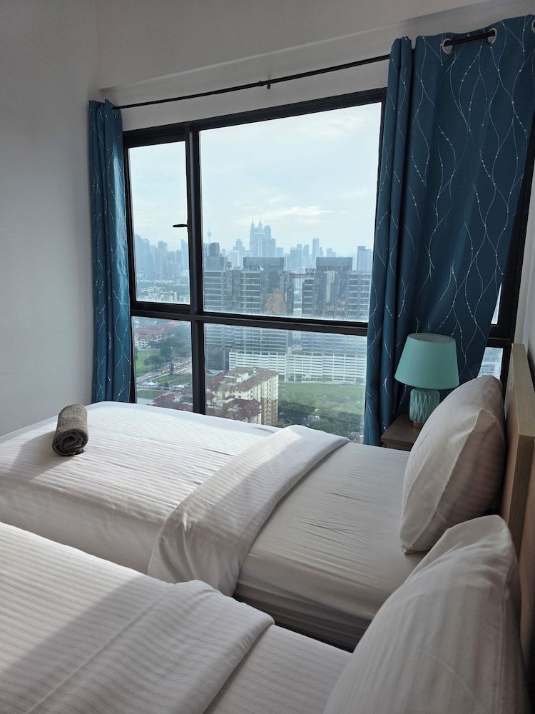 Reizz Residence by Perkasa Ikon Standard Apartment, Balcony, City View 3