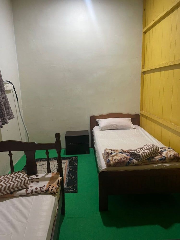 OYO 91250 Roomstay Awie Deluxe Twin Room 3