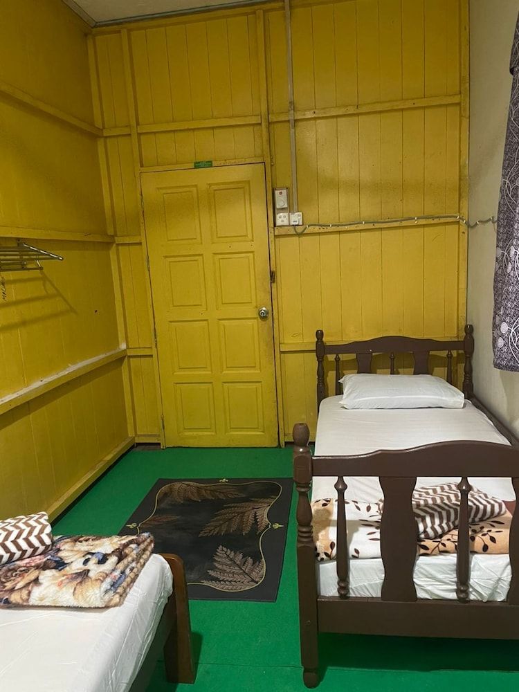 OYO 91250 Roomstay Awie Deluxe Twin Room 2