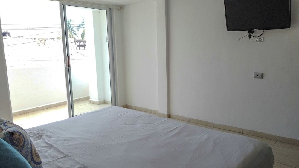 Rustic Hotel Isla Mujeres King Bed Suite with Balcony 4