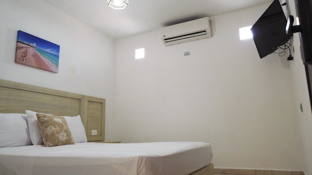 Rustic Hotel Isla Mujeres Queen Bed Suite 4