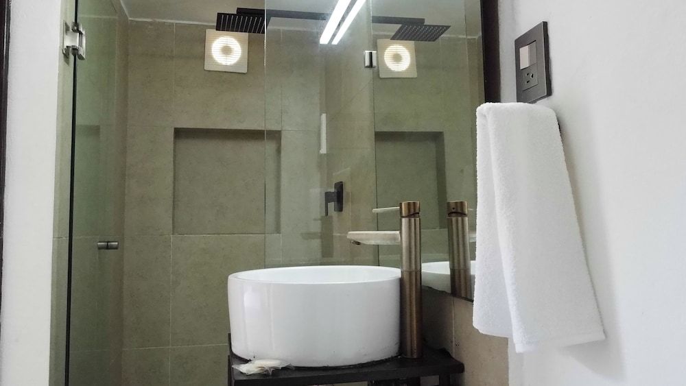 Rustic Hotel Isla Mujeres King Bed Suite with Balcony 9