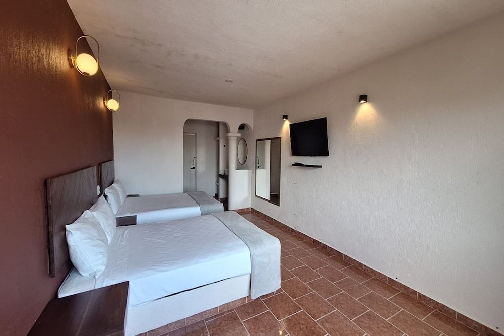 Capital O Hotel Rolovi Cancún Standard Room, 2 Double Beds 5