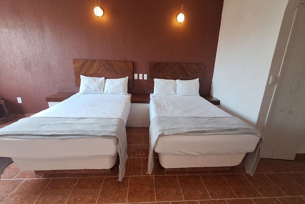 Capital O Hotel Rolovi Cancún Standard Room, 2 Double Beds 4