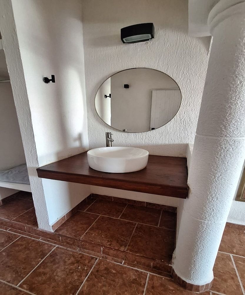 Capital O Hotel Rolovi Cancún Standard Room, 2 Double Beds 8