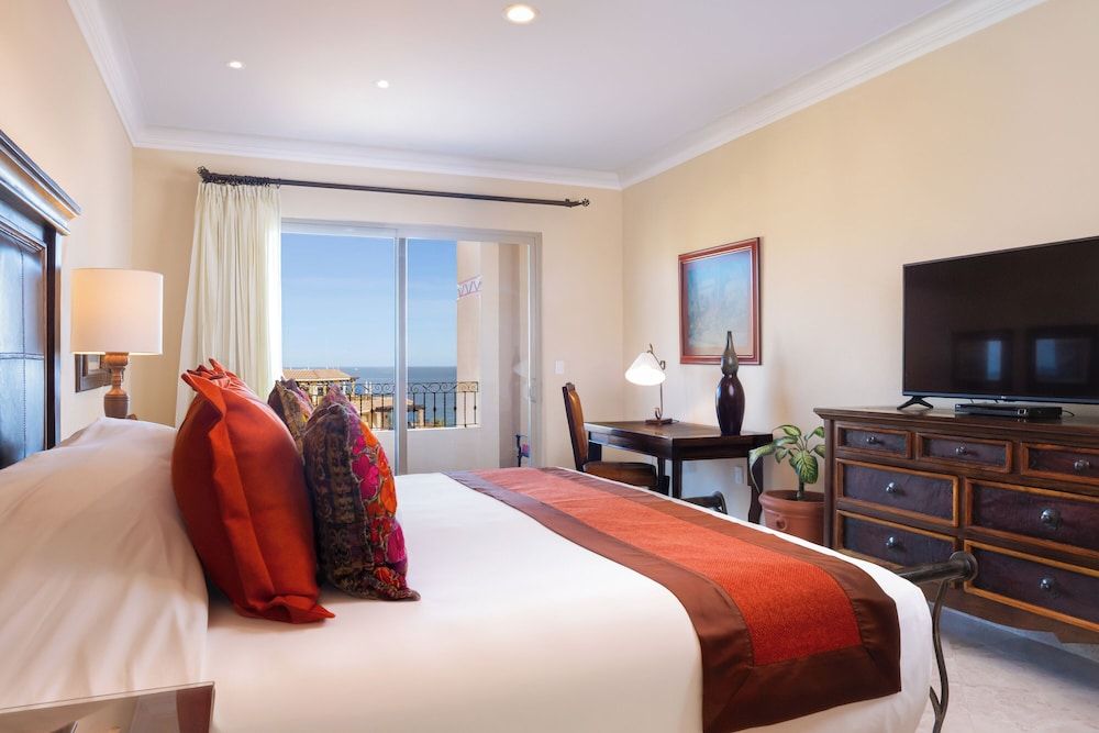 Unwind in Style Villa La Estancia Cabo Signature Suite, 1 King Bed with Sofa bed, Garden View 2