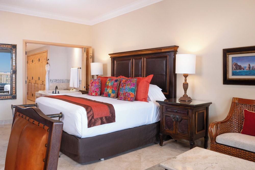Unwind in Style Villa La Estancia Cabo Signature Suite, 1 King Bed with Sofa bed, Garden View 3