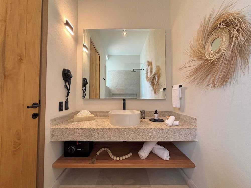 UNICO LA PUNTA HOTEL BOUTIQUE Comfort Double Room, Partial Ocean View 5