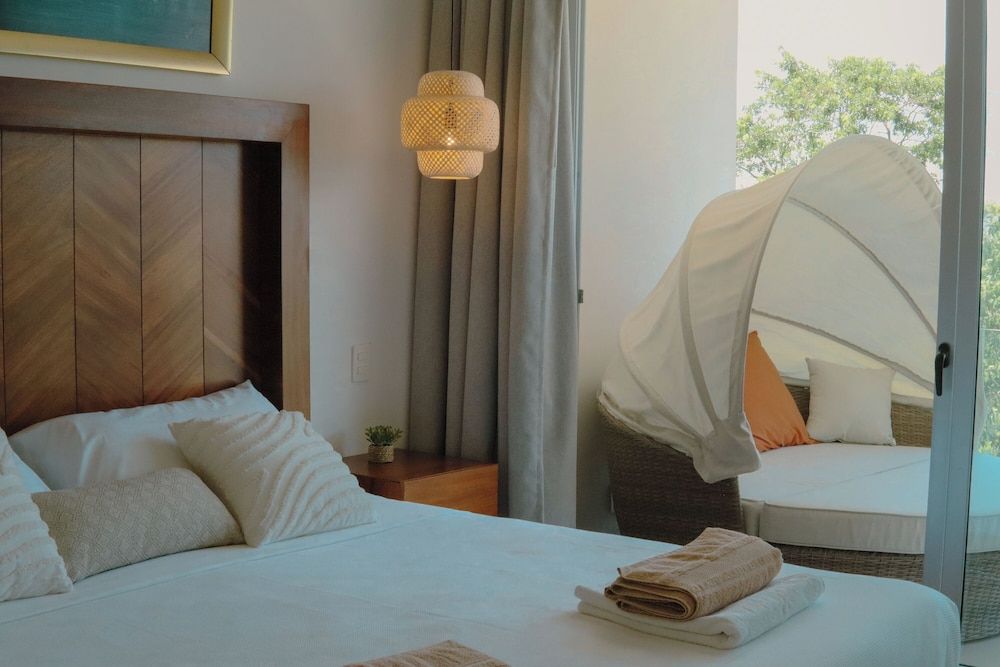 Stylish Playacar Condos w Balcony & Pool Exclusive Apartment, Garden View 10