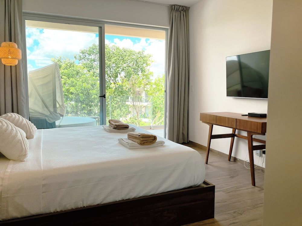 Stylish Playacar Condos w Balcony & Pool Exclusive Apartment, Garden View 6