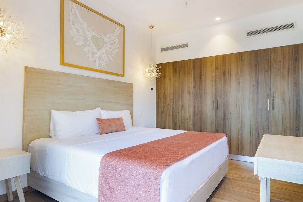 Stylish Playacar Condos w Balcony & Pool Deluxe Apartment, 2 Bedrooms, Pool View 2