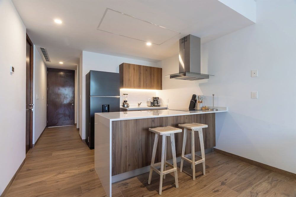 Stylish Playacar Condos w Balcony & Pool Deluxe Apartment, 2 Bedrooms, Pool View 9