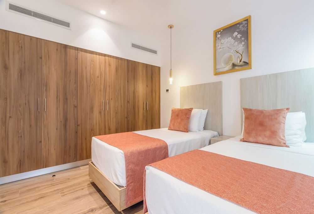 Stylish Playacar Condos w Balcony & Pool Deluxe Apartment, 2 Bedrooms, Pool View 5