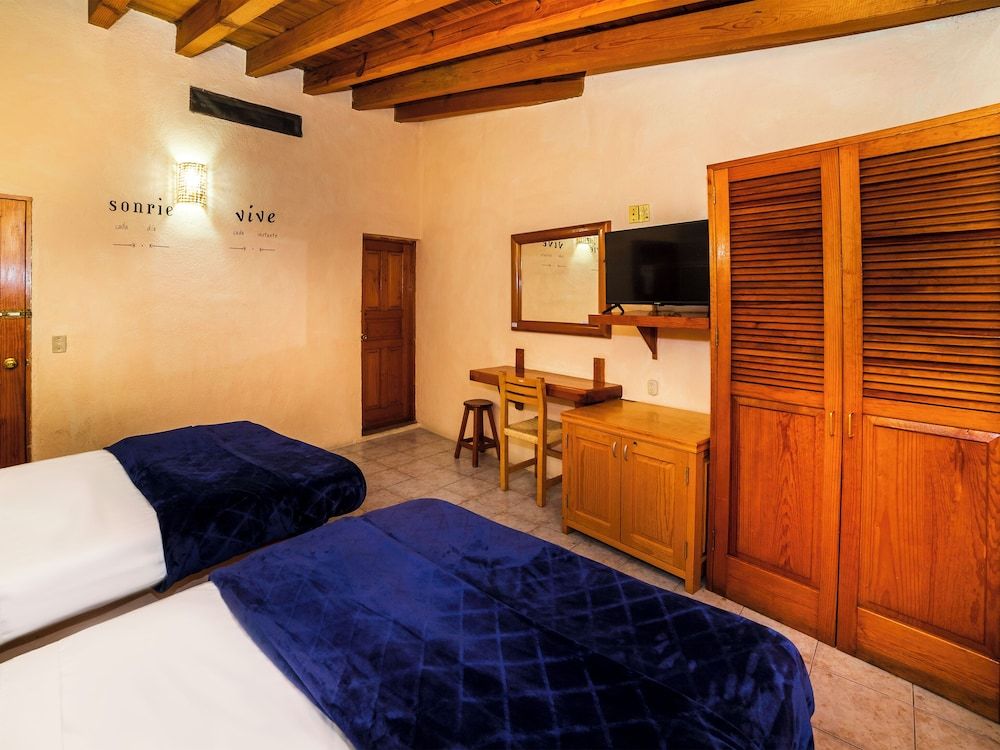 Hotel del valle Quadruple Room 4