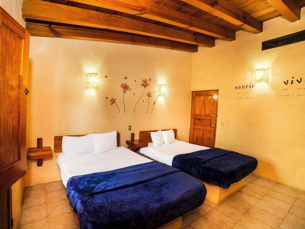 Hotel del valle Quadruple Room 2