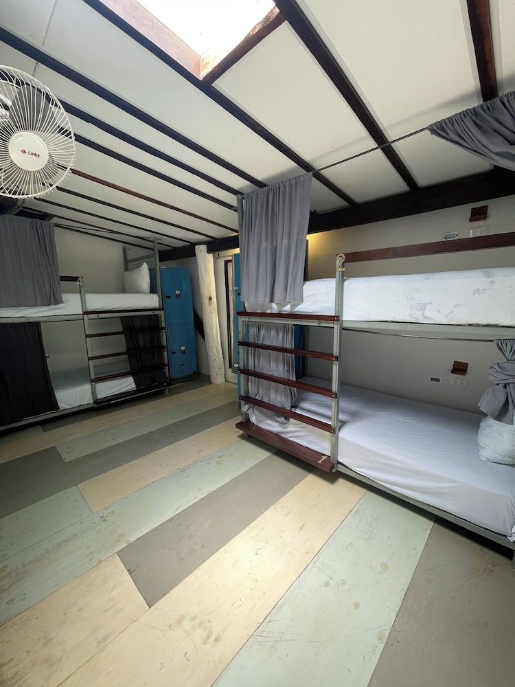 4 Bed Mixed Dorm Ensuite