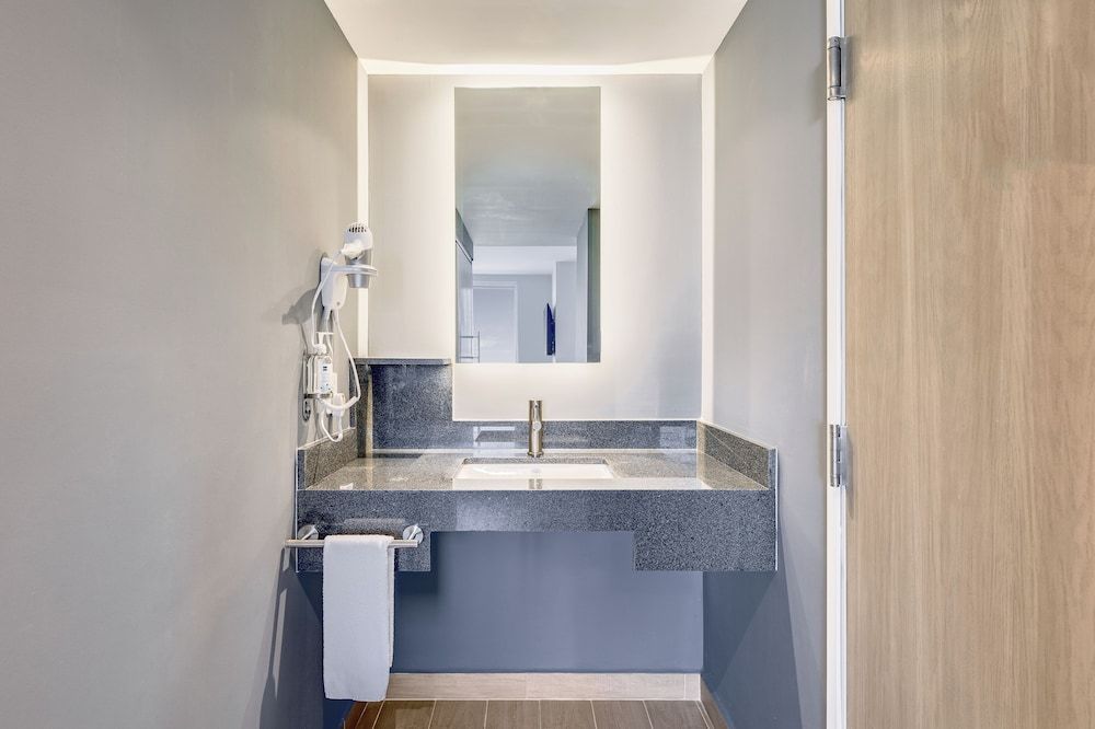 One Ciudad Juarez Alameda Iglesias Superior Room, 2 Twin Beds 3