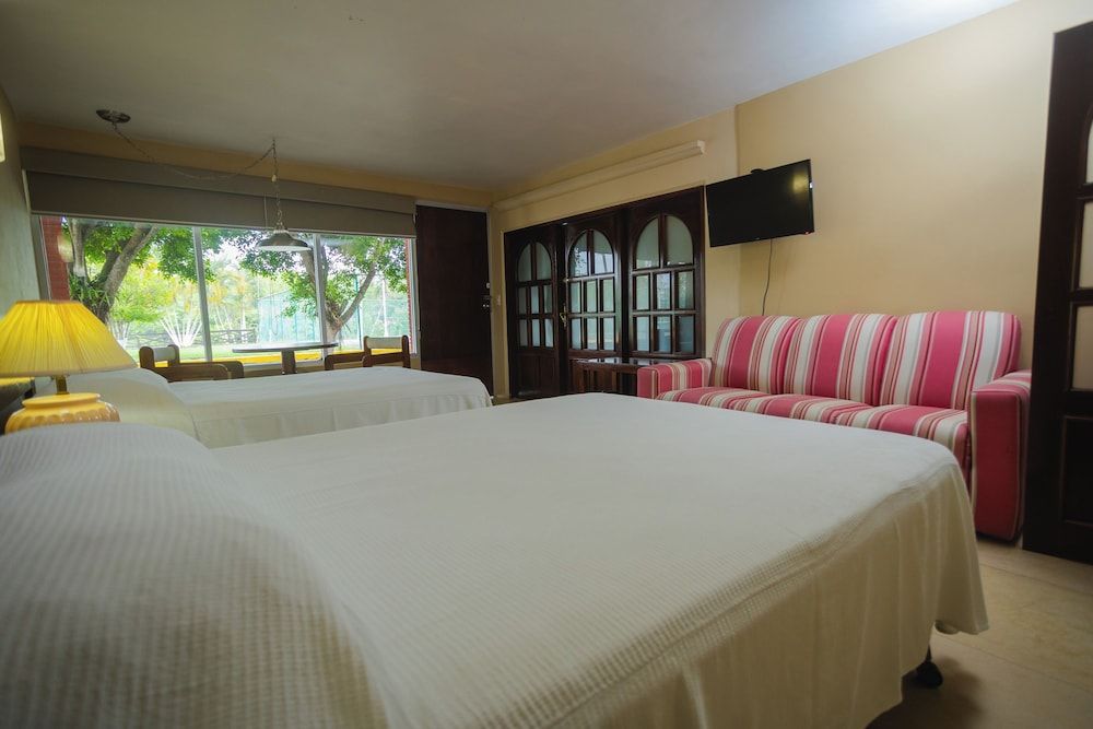 Hotel Plaza Palmas Family Suite, River View