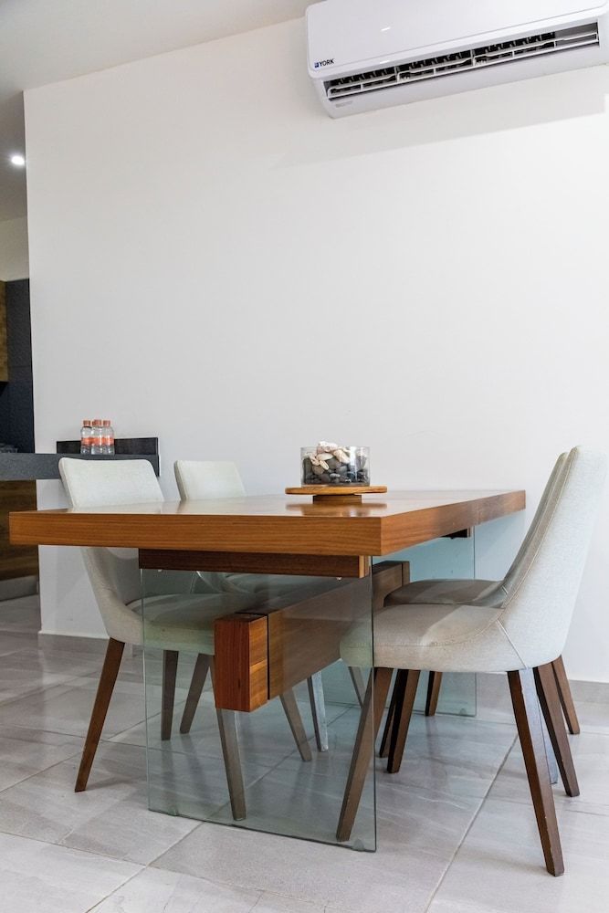 Long Island Madison - Modern Retreat Family Apartment, Pool View 15