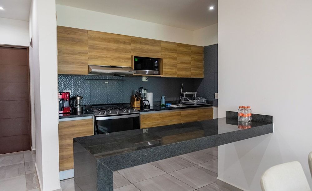 Long Island Madison - Modern Retreat Family Apartment, Pool View 7